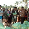 Vietnamitas en Camboya apoyan a familias con dificultades económicas