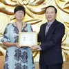 Vietnam condecora a la embajadora de Bélgica con insignia de la amistad