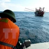 Rescatan a marineros accidentados en zona de pesca común entre Vietnam y China.