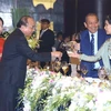 Premier de Vietnam invita a líderes mundiales a visitar su país como turistas 