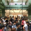 Filas de compradores frente a tienda de Apple en Singapur para obtener últimos modelos de iPhone X