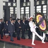 Delegaciones extranjeras rinden tributo a Do Muoi, exsecretario general del Partido Comunista de Vietnam 