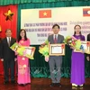 Laos entrega varias condecoraciones a dirigentes de provincia vietnamita