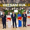 Inauguran stand de Vietnam en Centro de Comercio Global en Shanghái
