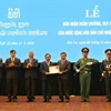 Dirigentes de provincia vietnamita condecorados con medallas y órdenes nobles de Laos