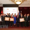 Tres universidades rusas reciben Orden de Amistad de Vietnam 