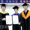 Presidenta del Parlamento de Vietnam recibe título honorífico de universidad sudcoreana 