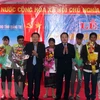 Otorgan nacionalidad vietnamita a 119 laosianos