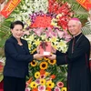 Presidenta del Parlamento de Vietnam extiende en provincia sureña felicitaciones de Navidad 