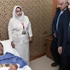 Premier egipcio visita a vietnamitas heridos por explosión de autobús en Giza