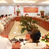 Vicepremier de Vietnam entrega regalos a trabajadores en condiciones difíciles en la provincia de Gia Lai