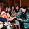 Presidenta de la Asamblea Nacional de Vietnam se reunió con el personal de Oficina Parlamentaria con motivo del Tet