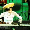 Preserva maestra Pham Thuy Hoan instrumento de música folklórica vietnamita