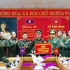 Entrega Vietnam donaciones a fuerzas guardafronteras de Laos