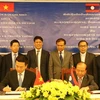 Firman Vietnam y Laos documento de cooperación en sector informativo 