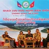 Efectúan intercambio amistoso tropas guardafronteras de Vietnam y Camboya