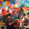 Juguetes tradicionales abarrotan mercados en Hanoi en ocasión de Fiesta del Medio Otoño