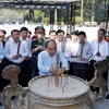 Honra primer ministro de Vietnam a mártires de guerra 