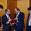 Vietnam respalda inversiones de grupo japonés Softbank, afirma premier