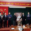 Dirigente partidista felicita a los médicos vietnamitas por su Día Nacional