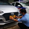 Casi 500 autos de servicio de transporte en Vietnam completan cambio de placa