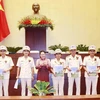 Presidenta del Parlamento vietnamita se reúne con figuras ejemplares de la fuerza policial