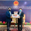 Embajada de Vietnam entrega donación a cancillería venezolana