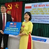 Embajada de Polonia entrega computadoras a una escuela en Hanoi