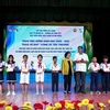 Entregan becas a alumnos de minorías étnicas y en situación difícil en provincia vietnamita de Kien Giang