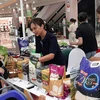 Presentan productos agrícolas descatados en centro comercial en Hanoi