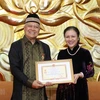 Condecoran a embajador indonesio con medalla de amistad de Vietnam