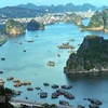 Bahía de Ha Long recibe a miles de visitantes en primeros días de 2021