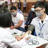 Casi 800 trabajadores de la salud en Vietnam participan en donación voluntaria de sangre 