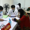 Voluntarios mayores participan en segunda fase del ensayo de la vacuna vietnamita Nano Covax 