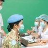 Vacunados contra COVID-19 oficiales vietnamitas antes de participar en misiones de paz 
