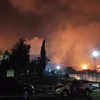 Cinco heridos y cientos de evacuados tras incendio en una refinería en provincia indonesia de Java Occidental