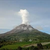 Volcán Sinabung en Indonesia continúa activo