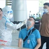 Realizan pruebas del COVID-19 a trabajadores del aeropuerto de ciudad vietnamita de Da Nang