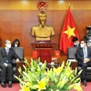 Vietnam y China buscan facilitar comercio bilateral 