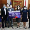 Vietnamitas en Laos contribuyen al fondo nacional de vacunas contra el COVID-19