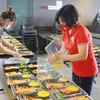 Brindan millones de porciones de comida a localidades vietnamitas en medio del COVID-19