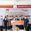 Empresa vietnamita Unitel ayuda a mejorar la calidad de escuela bilingüe en Laos
