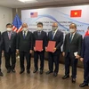 Rubrican empresa petrolera vietnamita y grupo estadounidense importante acuerdo de cooperación