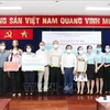 Ciudad Ho Chi Minh continúa recibiendo asistencia de empresas en lucha contra el COVID-19
