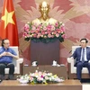 Presidente del Parlamento vietnamita recibe a director de NG Biotech 