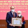 Confieren al expresidenta de Vietnam insignia por 75 años de membresía del PCV