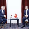 Primer ministro de Vietnam se reúne con secretario nacional del Partido Comunista Francés