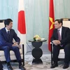 Primer ministro de Vietnam se reúne con expremier de Japón