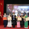 Premian a ganadores del concurso en promoción del aprendizaje del idioma vietnamita en ultramar