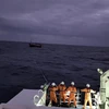 Rescatan a tres marineros vietnamitas accidentados en el mar